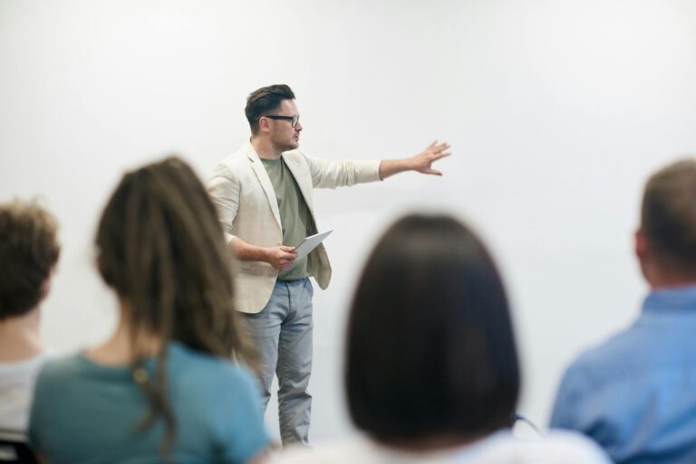 Public Speaking Mastery: Proven Tips to Speak With Confidence and Influence